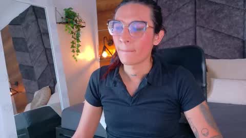 lauraagomezz__ online show from 10/23/25, 07:45