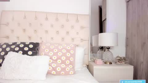 Snapshot of lauraamber_ chatting on 07/17/26, 11:39 LAURA online show from 07/17/26, 11:39