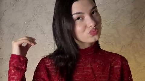 Snapshot of lauraback chatting on 12/15/25, 11:25 Laura online show from 12/15/25, 11:25