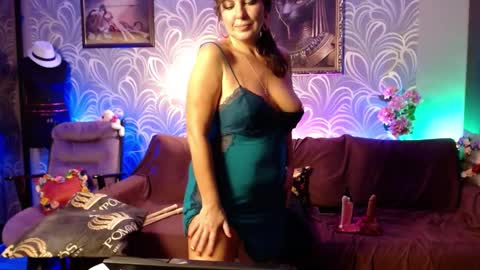 Laura online show from 12/15/24, 06:59