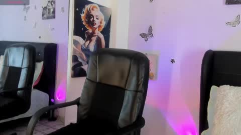 Laura Blue online show from 09/22/25, 08:55