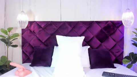 Snapshot of lauracarther chatting on 12/17/25, 05:19 LauraCarther online show from 12/17/25, 05:19