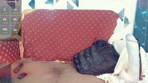 Snapshot of lauracrystall chatting on 02/02/25, 08:51 LauraCrystall online show from 02/02/25, 08:51