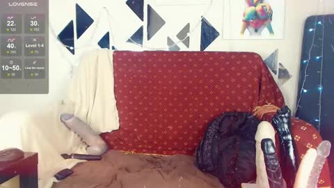 Snapshot of lauracrystall chatting on 02/18/25, 03:43 LauraCrystall online show from 02/18/25, 03:43