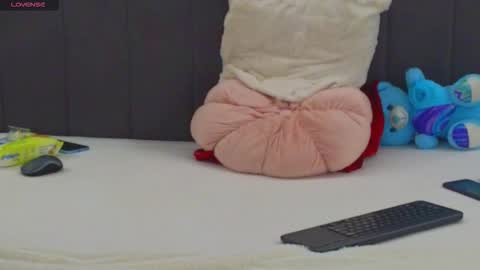 Snapshot of lauradelight chatting on 03/17/26, 08:06 NatalieDelight online show from 03/17/26, 08:06