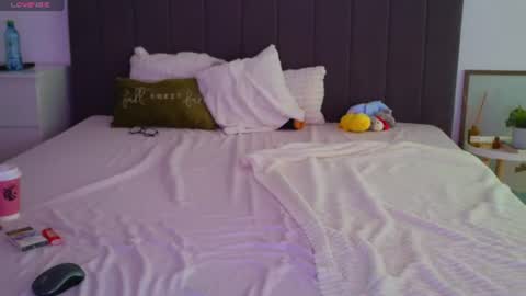 Snapshot of lauradelight chatting on 06/15/26, 07:54 NatalieDelight online show from 06/15/26, 07:54