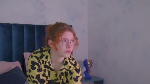 Laura online show from 05/04/26, 04:19