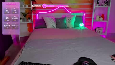 Laura online show from 10/19/25, 01:39