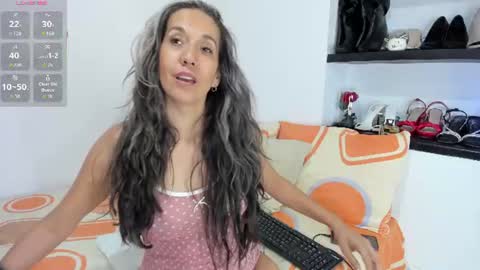 Snapshot of laurafarrely chatting on 07/22/26, 02:58 Laura online show from 07/22/26, 02:58