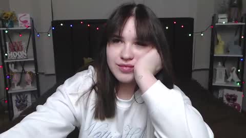 LauraHlot online show from 02/09/25, 12:28