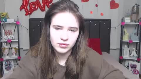 LauraHlot online show from 03/10/25, 06:45