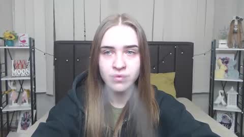 LauraHlot online show from 10/12/25, 05:50