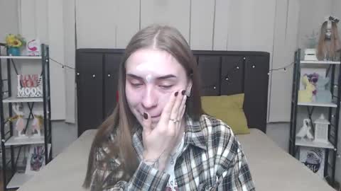 LauraHlot online show from 10/13/25, 05:40