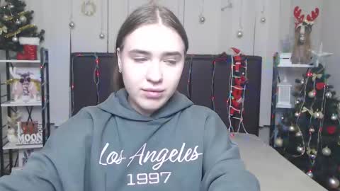 LauraHlot online show from 12/19/25, 06:59