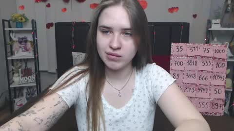 Snapshot of laurahlot chatting on 05/21/26, 06:53 LauraHlot online show from 05/21/26, 06:53