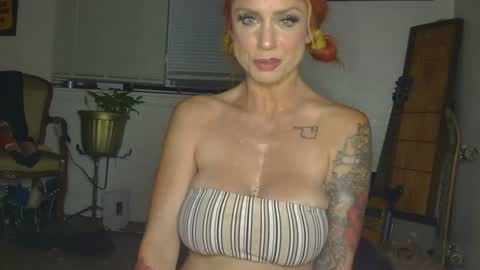 Snapshot of lauralye1983 chatting on 07/05/26, 05:25 Lilian Banks online show from 07/05/26, 05:25