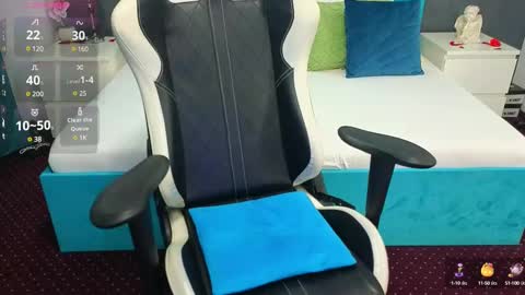 LauraMirage online show from 12/19/24, 07:40