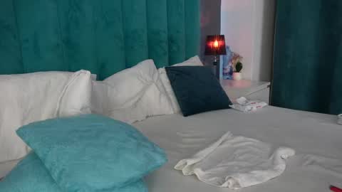 LauraMirage online show from 02/17/25, 12:54