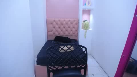 lauramossart online show from 10/06/25, 03:15