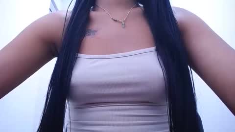 lauramossart online show from 10/15/25, 04:01