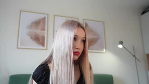 Laura online show from 09/18/25, 08:49