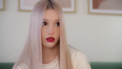 Laura online show from 09/30/25, 07:46