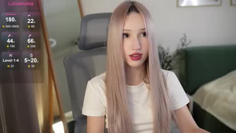 Laura online show from 10/15/25, 02:39