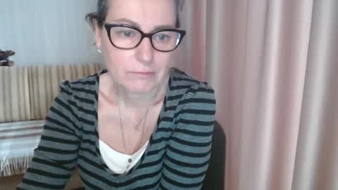 Lauraoven1 online show from 02/19/25, 07:17
