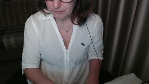 Lauraoven1 online show from 03/06/25, 10:52