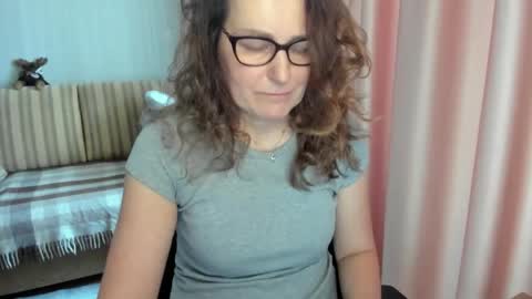 Snapshot of lauraoven1 chatting on 03/14/26, 08:42 Lauraoven1 online show from 03/14/26, 08:42