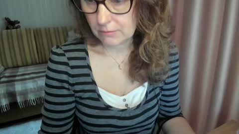 Snapshot of lauraoven1 chatting on 03/19/26, 07:23 Lauraoven1 online show from 03/19/26, 07:23