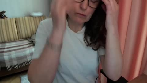 Snapshot of lauraoven1 chatting on 04/02/26, 06:44 Lauraoven1 online show from 04/02/26, 06:44