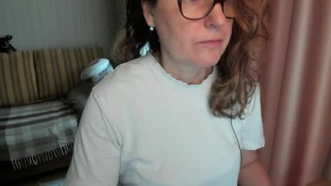 Snapshot of lauraoven1 chatting on 04/03/26, 07:28 Lauraoven1 online show from 04/03/26, 07:28