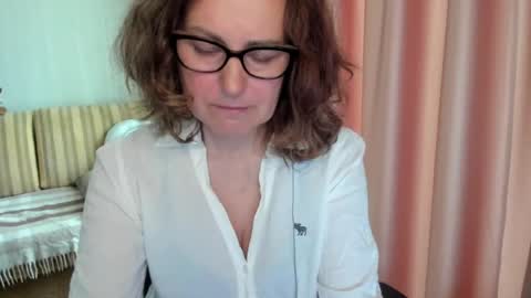 Snapshot of lauraoven1 chatting on 05/17/26, 07:39 Lauraoven1 online show from 05/17/26, 07:39