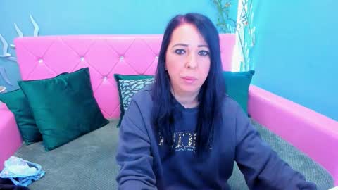 Laura online show from 12/01/25, 04:17