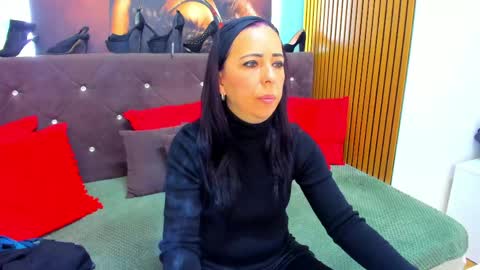 Laura online show from 04/16/26, 03:18