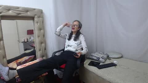 Snapshot of laurasofia45 chatting on 04/10/26, 12:38 Laura Sofia online show from 04/10/26, 12:38
