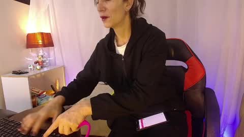 Laura Sofia online show from 05/04/26, 05:36