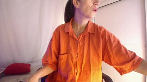 Laura Sofia online show from 06/03/26, 07:44