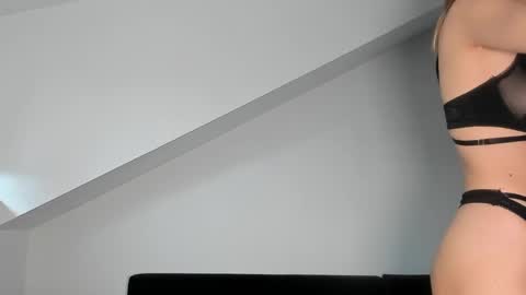 Snapshot of laurasommer chatting on 03/20/26, 10:20 Laura Lara Sommer online show from 03/20/26, 10:20