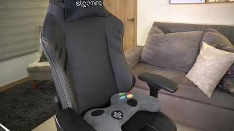 Laura online show from 02/06/25, 01:16