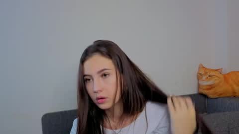 Snapshot of laureencadriel chatting on 10/22/25, 06:35 Monica online show from 10/22/25, 06:35