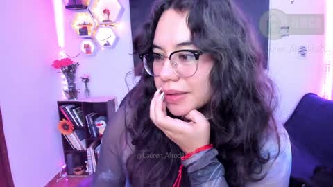  Im Lauren  independent model   online show from 12/15/24, 11:42