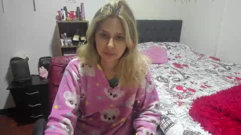 Snapshot of lauren_ashlee chatting on 02/17/26, 12:40 Lauren Independent model online show from 02/17/26, 12:40
