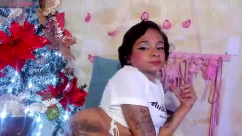 Snapshot of lauren_hills7069 chatting on 12/11/24, 04:39 Lauren online show from 12/11/24, 04:39