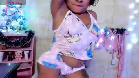 Snapshot of lauren_hills7069 chatting on 12/23/24, 02:24 Lauren online show from 12/23/24, 02:24