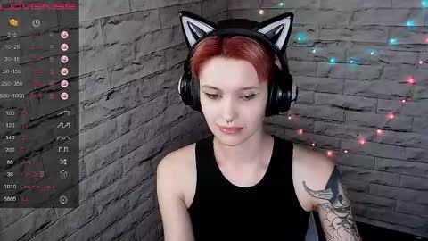 Snapshot of lauren_raquel chatting on 05/23/26, 06:23 Eva online show from 05/23/26, 06:23