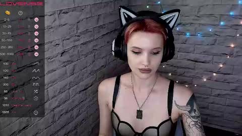 Snapshot of lauren_raquel chatting on 05/25/26, 06:58 Eva online show from 05/25/26, 06:58