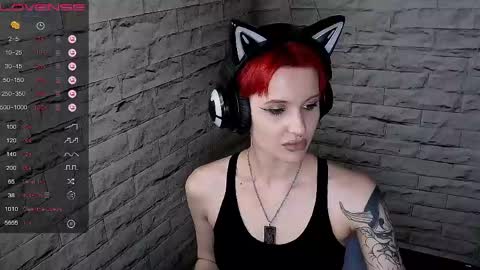 Snapshot of lauren_raquel chatting on 06/04/26, 06:36 Eva online show from 06/04/26, 06:36