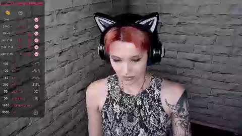 Snapshot of lauren_raquel chatting on 06/12/26, 07:02 Eva online show from 06/12/26, 07:02